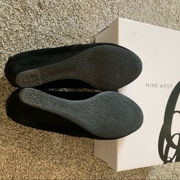 Nine West Black Lace Up Booties Sz 7 Gently Worn - Picture 4 of 4